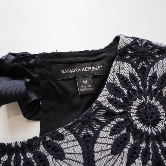 BANANA REPUBLIC Size Medium Sleeveless Black Gray Floral Lace Blouse Top - Picture 6 of 9